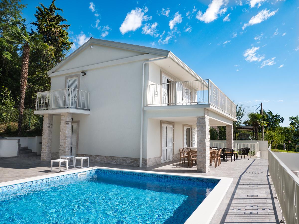 Villa Carmen Опатия Екстериор снимка